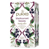Ekologiskt Pukka örrte smak av svarta vinbär, synlig förpackning